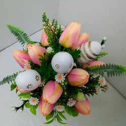 Stroik wiosenny, wielkanocny tulipany, pisanki biało-zlote