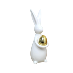 Figurka wielkanocna ceramika zając biały ze złotym jajkiem 22 cm /557