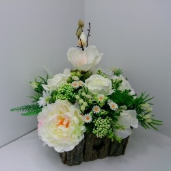 Stroik na stół, komodę - koszyk, róże, magnolia Dzień Matki