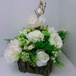 Stroik na stół, komodę - koszyk, róże, magnolia Dzień Matki
