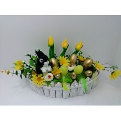 Stroik wiosenny na stół, komodę dekoracja domu - tulipany, bazie, królik, pisanki.