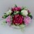 Kompozycje z kwiatów sztucznych, stroik z róż, wiklinowy koszyk
