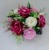 Kompozycje z kwiatów sztucznych, stroik z róż, wiklinowy koszyk