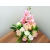 Kompozycja na stół, komodę, stroik storczyk, różowe róże, wiklinowy koszyk /667